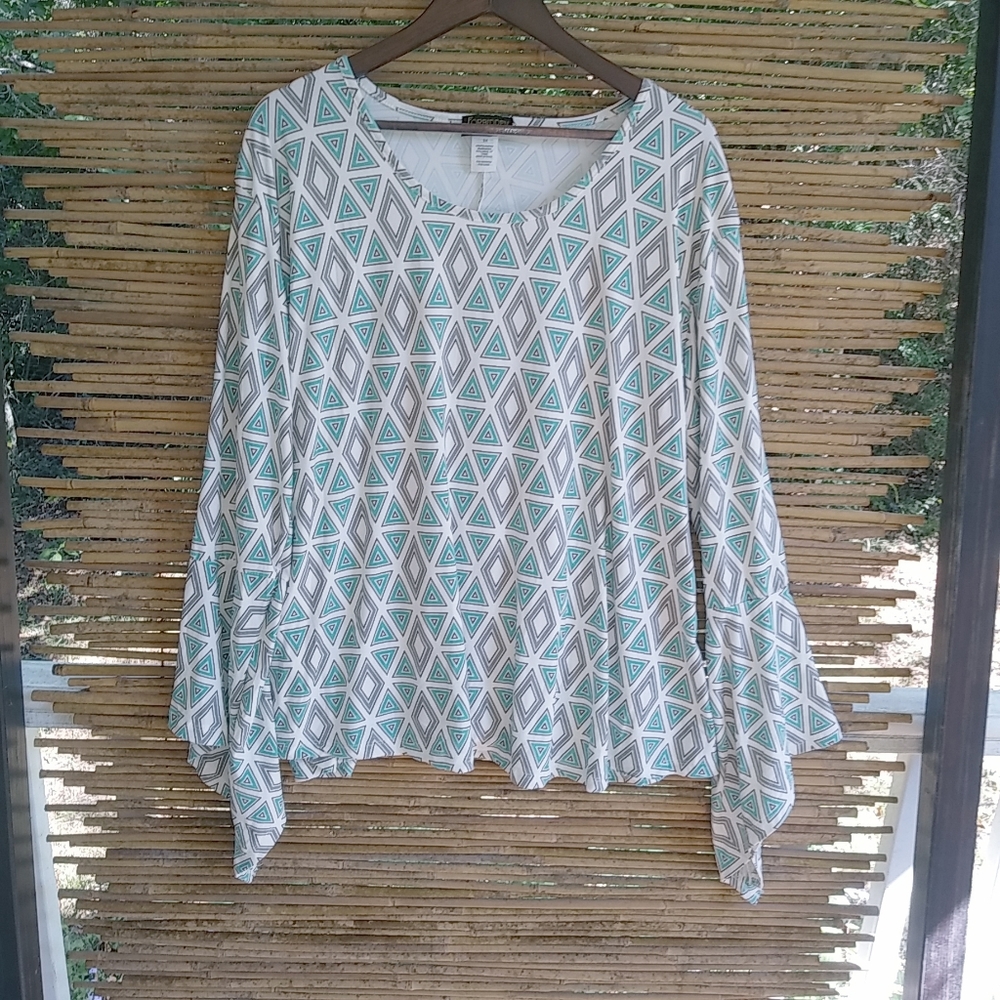 Forbidden Society 3X Trumpet Sleeve Triangle Tunic Top Plus in Aqua